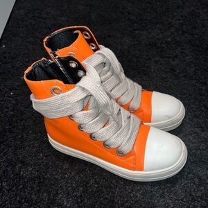 Rick Owen’s, very cute very calm boots ☺️